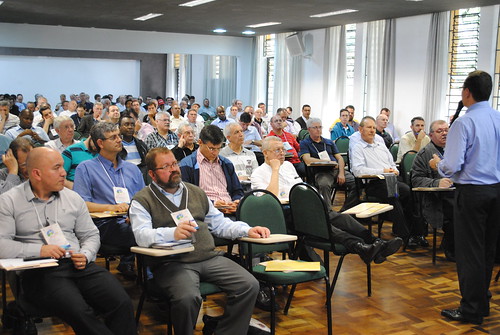 Clero em reunião para formação