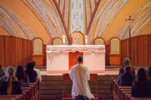 Paróquia São Jorge dedica um dia de oração com Adoração ao Santíssimo Sacramento pela paz no mundo